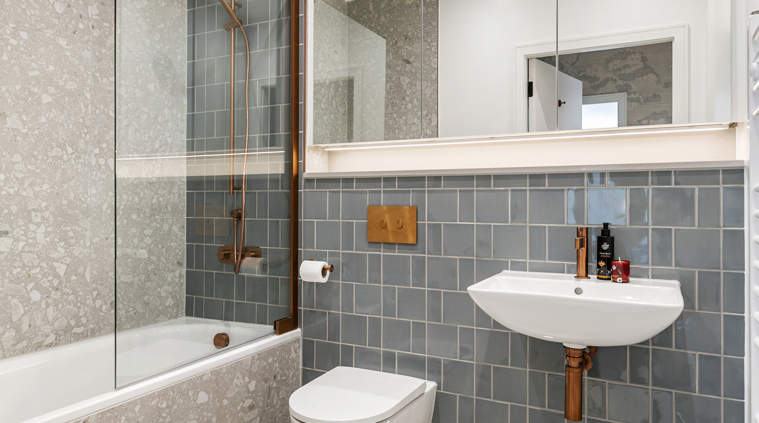 2 Bed Apartment Bathroom